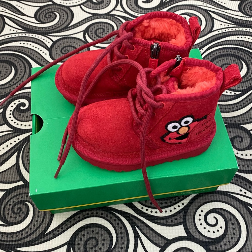NWT Ugg x Elmo Neumel II